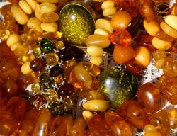 Как отличить натуральный янтарь от подделки