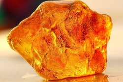 Как отличить настоящий янтарь