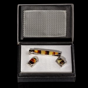 Запонки из янтаря