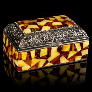 Шкатулка из янтаря