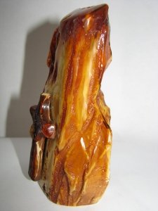 Крест из янтаря. Вес 207 г. Высота 120 мм. Основа 75 х 65 мм. Цена договорная