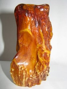 Крест из янтаря. Вес 207 г. Высота 120 мм. Основа 75 х 65 мм. Цена договорная