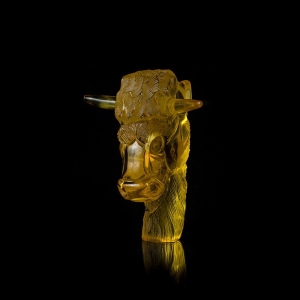 Фигурка из янтаря бык