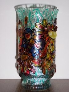 Вазы из янтаря; инкрустированные янтарными камнями.