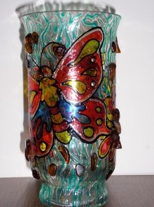 Вазы из янтаря; инкрустированные янтарными камнями.