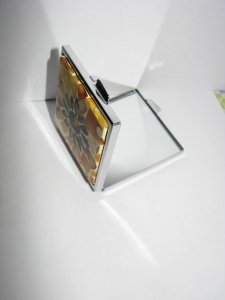 Зеркала, инкрустированные янтарём