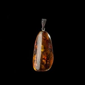 Янтарные кулоны