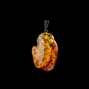 Янтарные кулоны