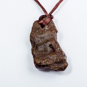 Янтарные кулоны