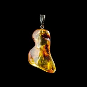 Янтарные кулоны