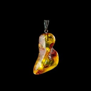 Янтарные кулоны