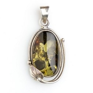 Кулон из янтаря