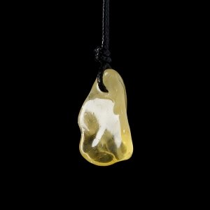 Янтарный кулон с переходом цвета