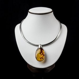 Ожерелья из янтаря