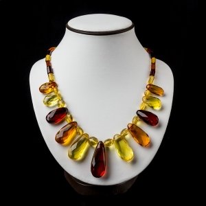 Ожерелья из янтаря