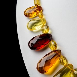 Ожерелья из янтаря