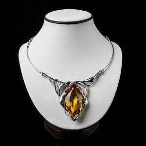 Ожерелья из янтаря