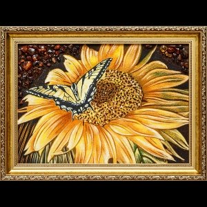 Картина из янтаря натюрморт с цветами. Янтарная картина: Бабочка на цветке