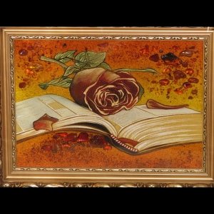 Картина натюрморт с розой из янтаря