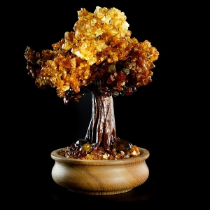 Дерево счастья из янтаря фото