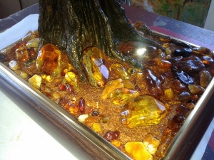 Дерево из янтаря на подарок