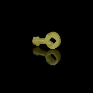 Сувенир из янтаря ключик