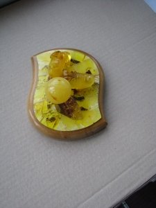 вого янтаря. Размер площадки - 170 Х 130 мм. Общая высота с подставкой по мячу - 100 мм. Высота без подставки 80 мм. Длина бутс - 80 мм. Диаметр мяча - 38 мм. Скала (под мячом) - 50 х 30 х 30 мм. Общий вес 380 гр.