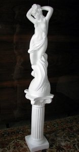 Скульптура на новоселье. Статуя из гипса Роза, высота h=86 см. Основа - окружность, диаметром 20 см. Колонна из гипса, высота h=70 см. Основа - квадрат 25 # 25 см. Цена статуи с колонной = 5000 грн.