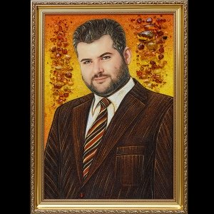 Портрет из янтаря ручной работы