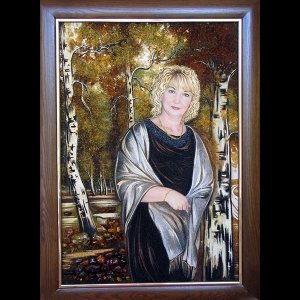 Женский портрет из янтаря. Продажа портретов из янтаря в Киеве