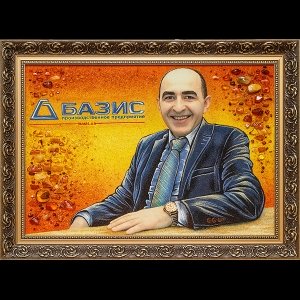 Янтарный портрет начальника, размеры портрета из янтаря 40 х 60 см., изготовлен вручную