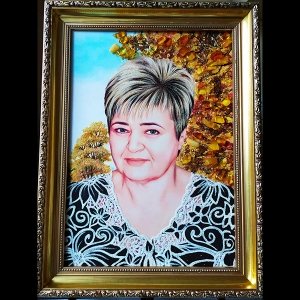 Изготовление портрета женщины из янтаря под заказ.