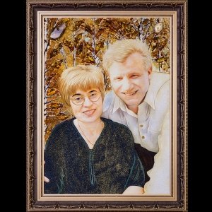 Портрет из янтаря на заказ ручной работы. Стоимость портрета из янтаря в Киеве - доступна.